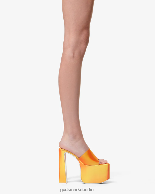 GCDS Frauen Holographische Plateausandalen LP42F500 orange Schuhwerk